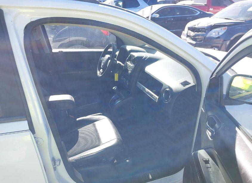 Photo 5 of 2014 Jeep Compass ALTITUDE (VIN 1C4NJCBA6ED763957)