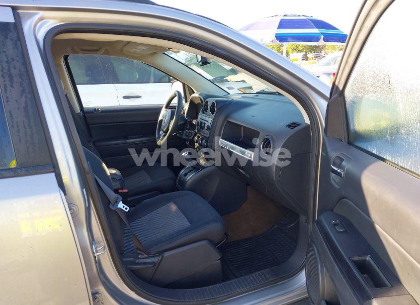 Photo 5 of 2016 Jeep Compass SPORT (VIN 1C4NJCBA6GD687949)