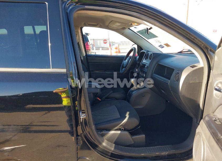 Photo 5 of 2012 Jeep Compass SPORT (VIN 1C4NJCBA7CD618200)