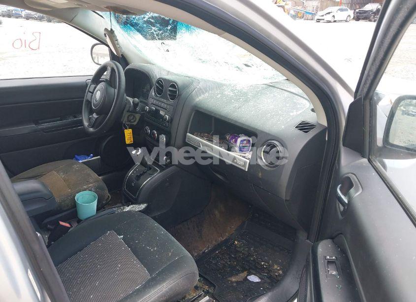 Photo 5 of 2014 Jeep Compass SPORT (VIN 1C4NJCBA7ED537409)