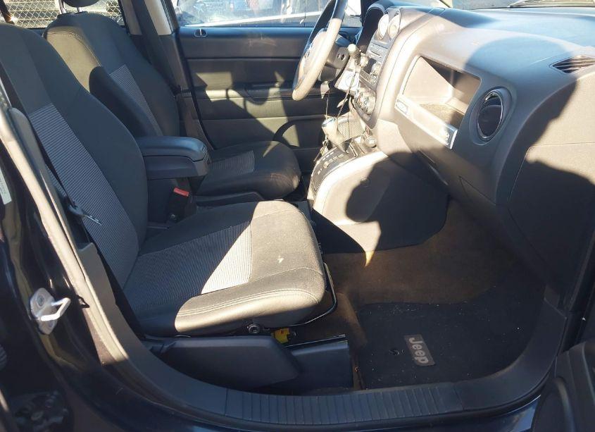 Photo 5 of 2014 Jeep Compass SPORT (VIN 1C4NJCBA7ED537412)