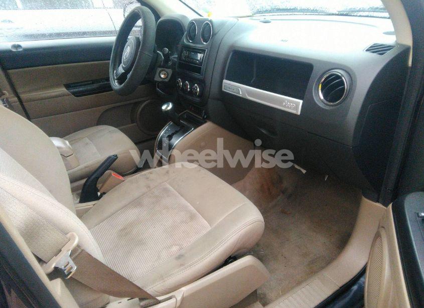 Photo 5 of 2014 Jeep Compass SPORT (VIN 1C4NJCBA7ED725752)