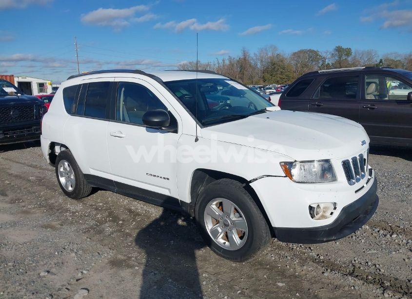 2014 Jeep Compass SPORT (VIN 1C4NJCBA7ED743040) main photo