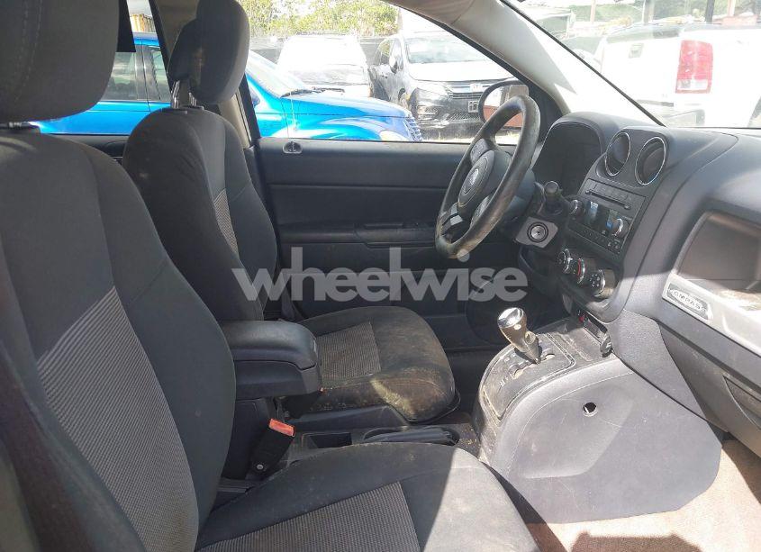 Photo 5 of 2014 Jeep Compass SPORT (VIN 1C4NJCBA7ED776877)