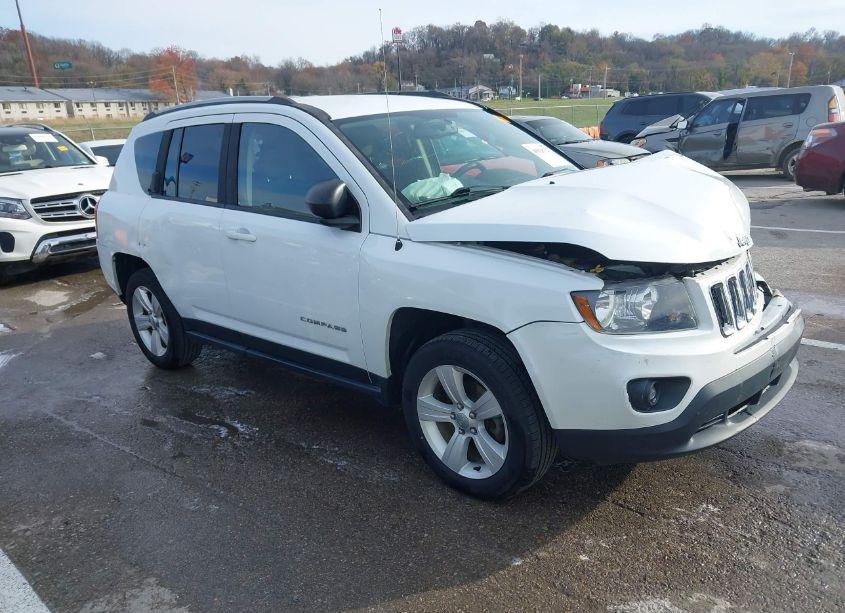 2016 Jeep Compass SPORT (VIN 1C4NJCBA7GD675714) main photo