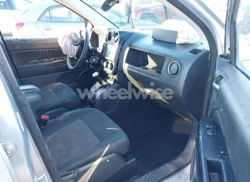 Photo 5 of 2012 Jeep Compass SPORT (VIN 1C4NJCBA8CD627357)