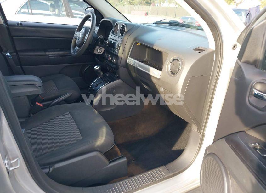 Photo 5 of 2014 Jeep Compass SPORT (VIN 1C4NJCBA8ED523941)