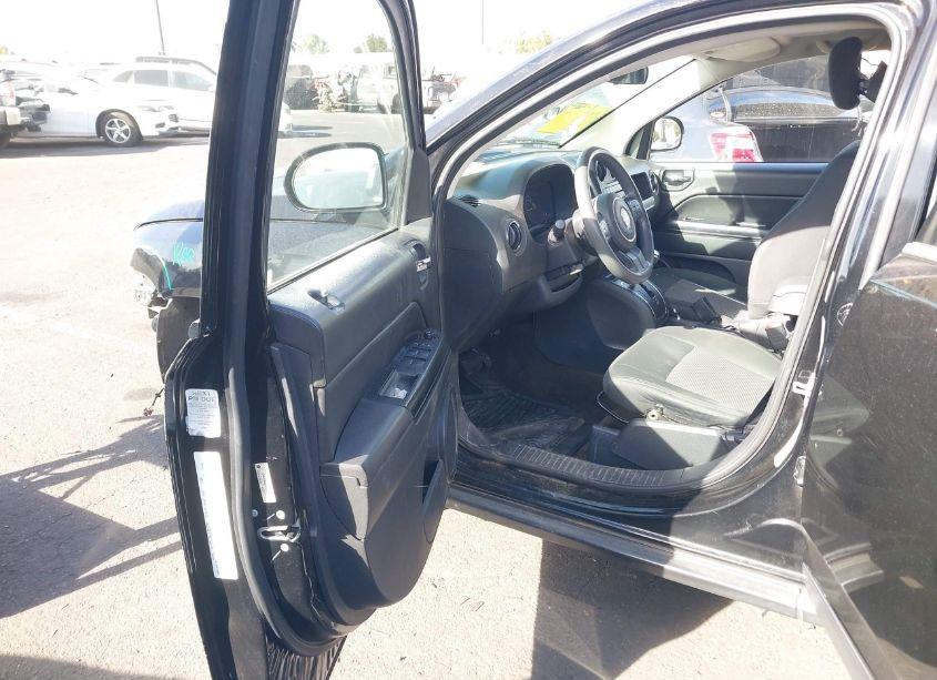 Photo 5 of 2014 Jeep Compass SPORT (VIN 1C4NJCBA8ED731611)