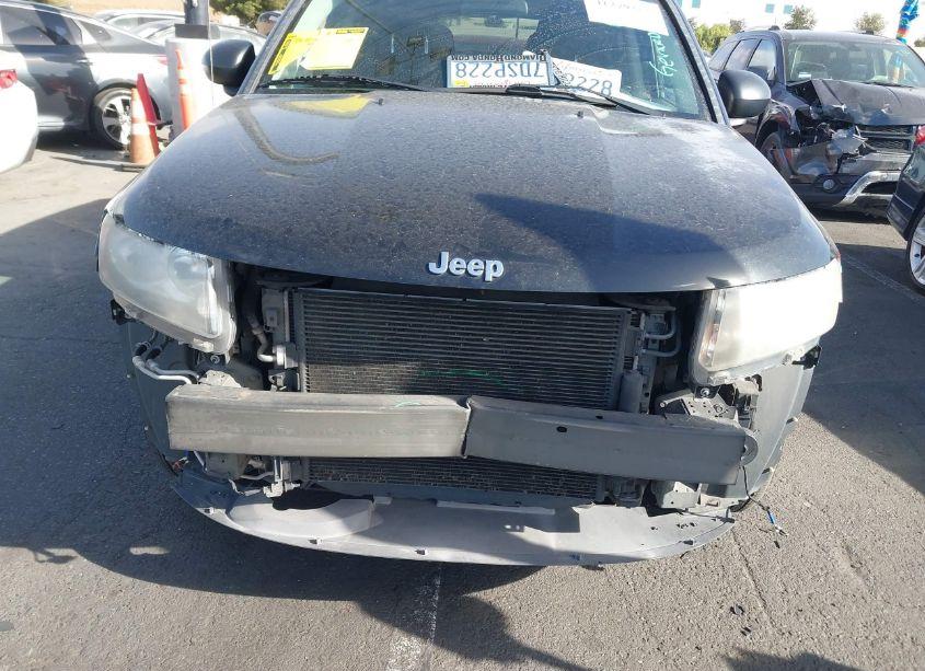 Photo 6 of 2014 Jeep Compass SPORT (VIN 1C4NJCBA8ED731611)