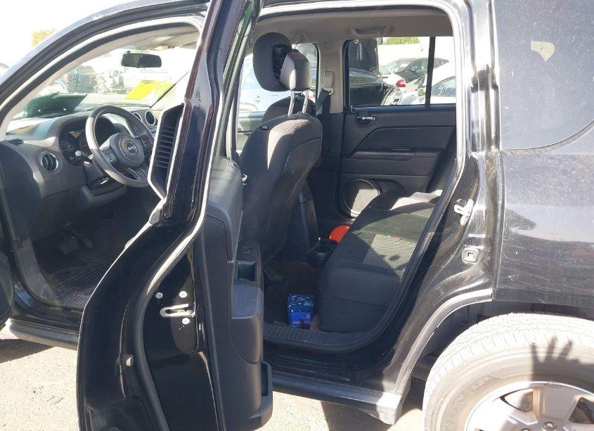 Photo 8 of 2014 Jeep Compass SPORT (VIN 1C4NJCBA8ED731611)