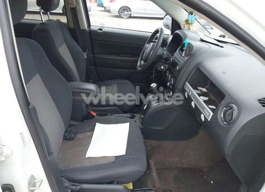 Photo 5 of 2014 Jeep Compass SPORT (VIN 1C4NJCBA8ED801172)