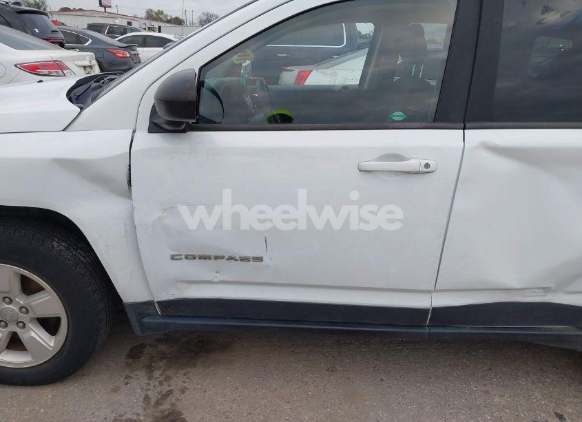 Photo 6 of 2014 Jeep Compass SPORT (VIN 1C4NJCBA8ED801172)