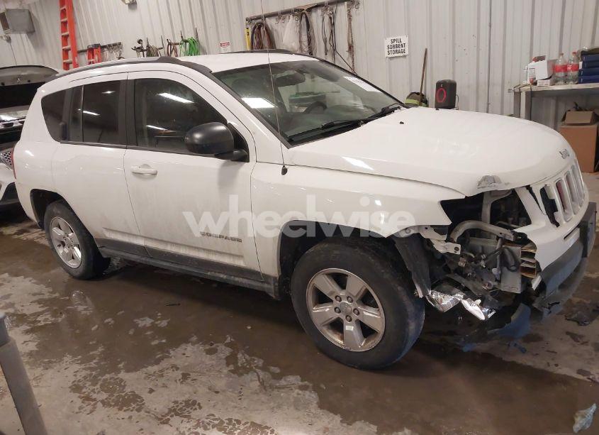 2015 Jeep Compass SPORT (VIN 1C4NJCBA8FD285106) main photo
