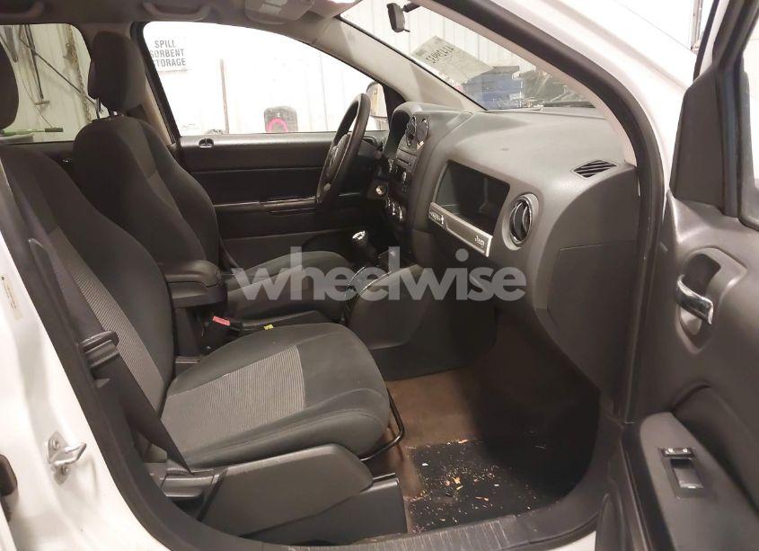 Photo 5 of 2015 Jeep Compass SPORT (VIN 1C4NJCBA8FD285106)