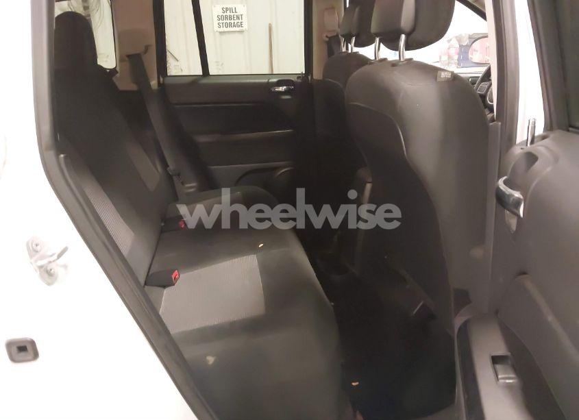 Photo 8 of 2015 Jeep Compass SPORT (VIN 1C4NJCBA8FD285106)