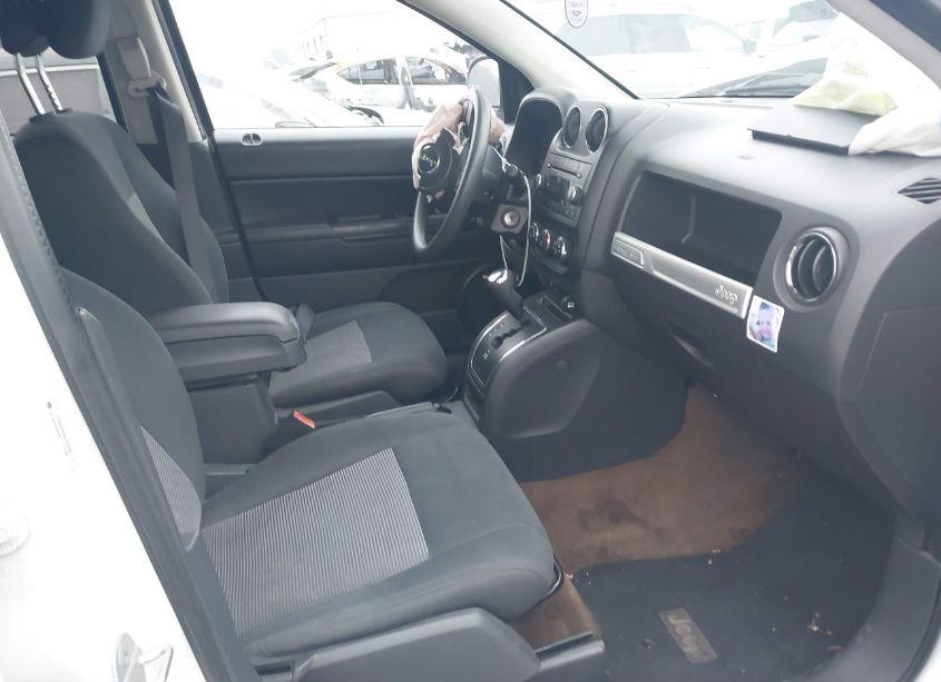 Photo 5 of 2014 Jeep Compass SPORT (VIN 1C4NJCBA9ED539307)