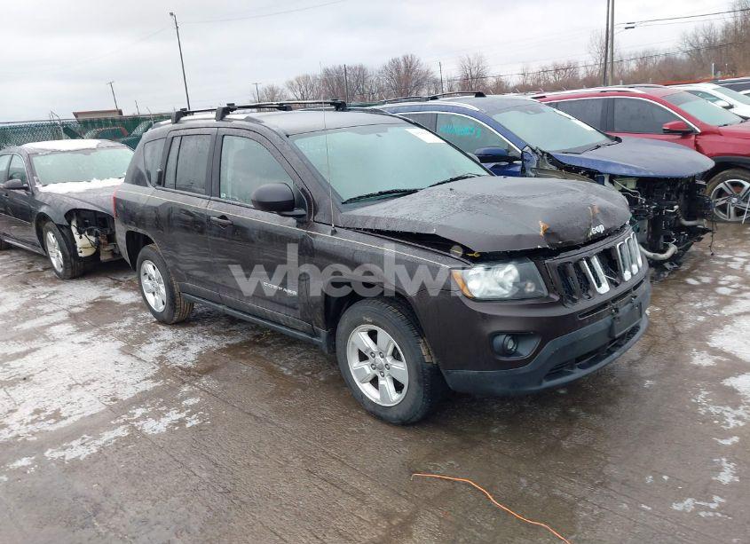 2014 Jeep Compass SPORT (VIN 1C4NJCBA9ED690115) main photo