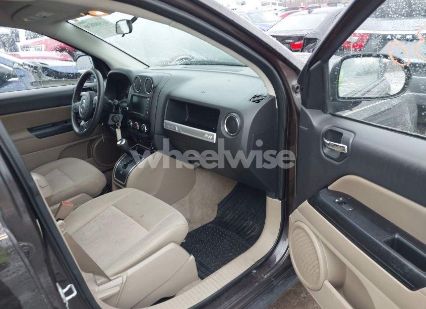 Photo 5 of 2014 Jeep Compass SPORT (VIN 1C4NJCBA9ED690115)