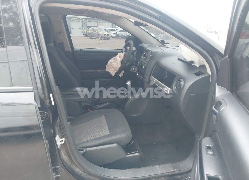 Photo 5 of 2016 Jeep Compass SPORT (VIN 1C4NJCBA9GD688321)