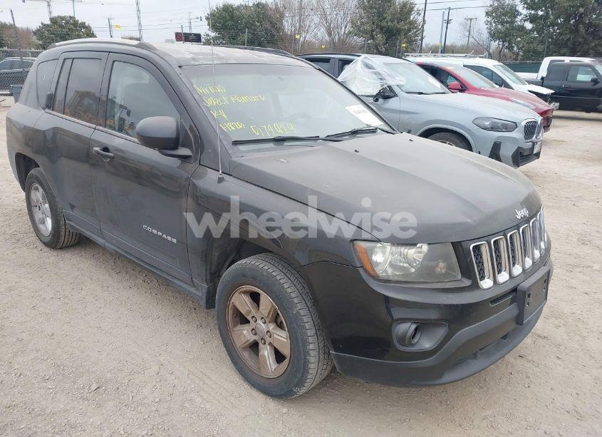 2014 Jeep Compass SPORT (VIN 1C4NJCBAXED572929) main photo
