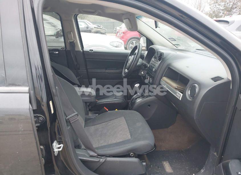 Photo 5 of 2014 Jeep Compass SPORT (VIN 1C4NJCBAXED572929)