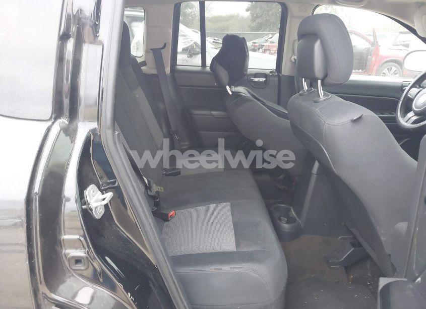 Photo 8 of 2014 Jeep Compass SPORT (VIN 1C4NJCBAXED572929)