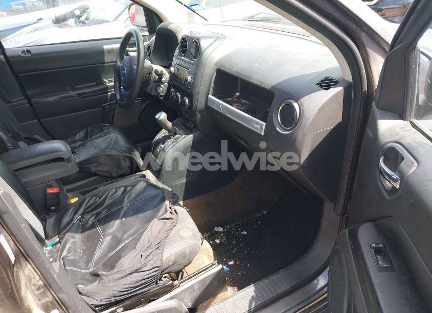 Photo 5 of 2014 Jeep Compass SPORT (VIN 1C4NJCBAXED882501)