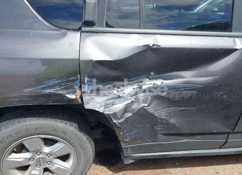 Photo 6 of 2014 Jeep Compass SPORT (VIN 1C4NJCBAXED882501)