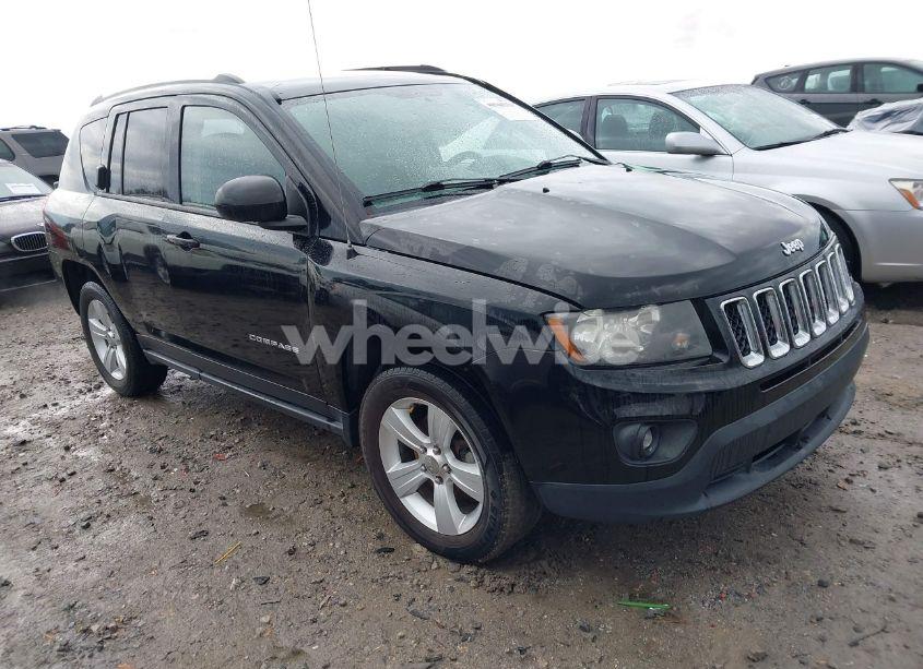2014 Jeep Compass SPORT (VIN 1C4NJCBB2ED740068) main photo