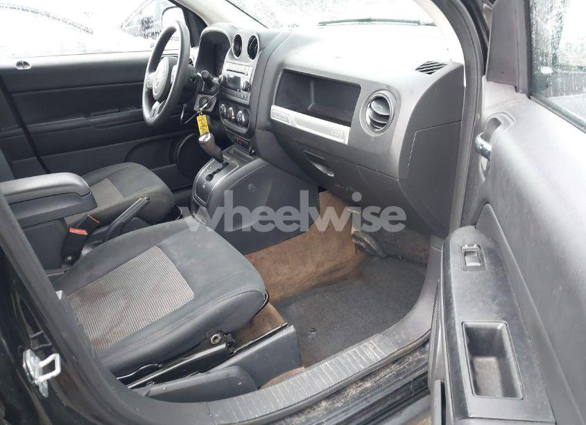 Photo 5 of 2014 Jeep Compass SPORT (VIN 1C4NJCBB2ED740068)