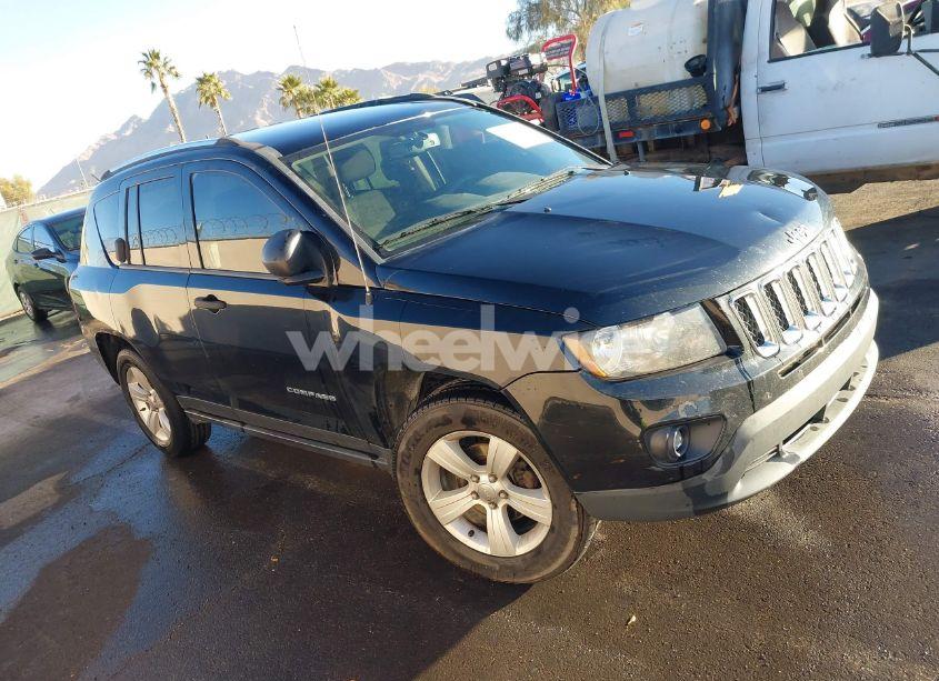 2014 Jeep Compass SPORT (VIN 1C4NJCBB2ED752995) main photo