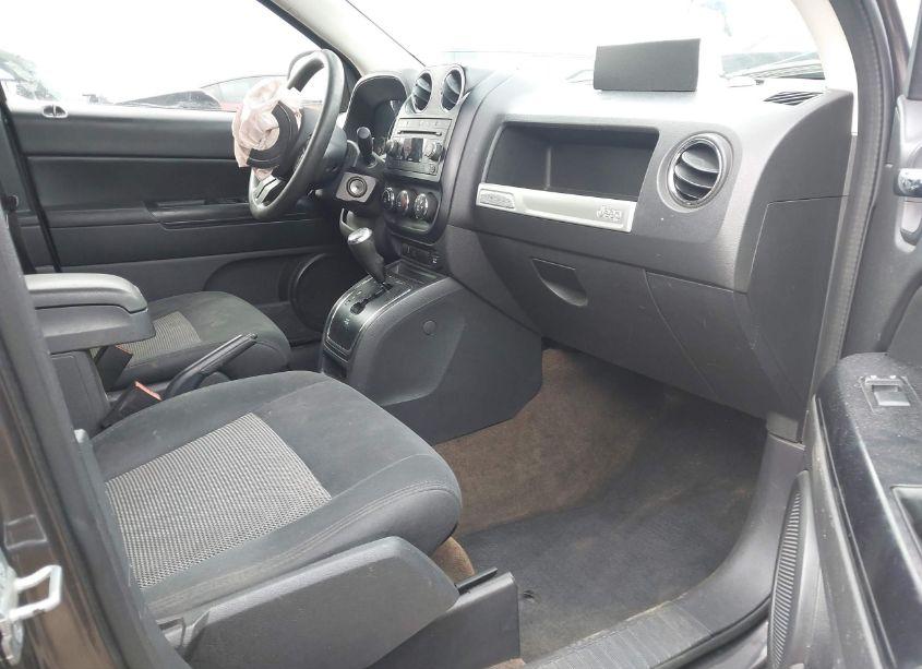 Photo 5 of 2014 Jeep Compass SPORT (VIN 1C4NJCBB4ED789823)