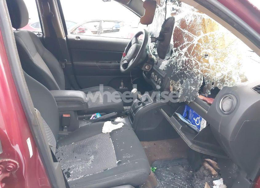 Photo 5 of 2013 Jeep Compass (VIN 1C4NJCBB5DD250447)