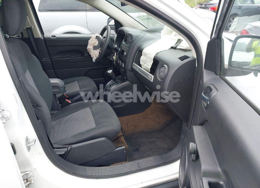 Photo 5 of 2014 Jeep Compass SPORT (VIN 1C4NJCBB5ED624248)