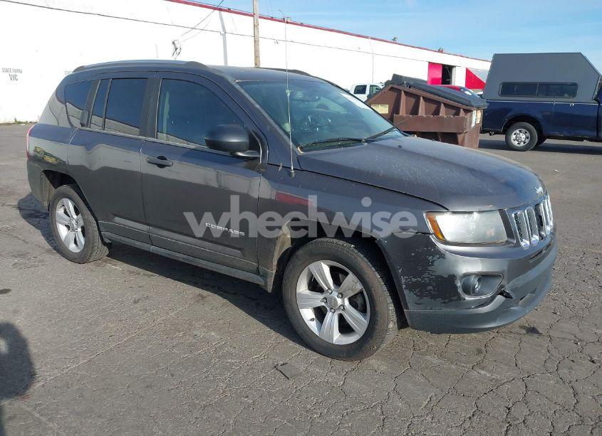 2014 Jeep Compass SPORT (VIN 1C4NJCBB5ED730151) main photo