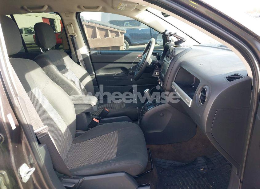 Photo 5 of 2014 Jeep Compass SPORT (VIN 1C4NJCBB5ED730151)