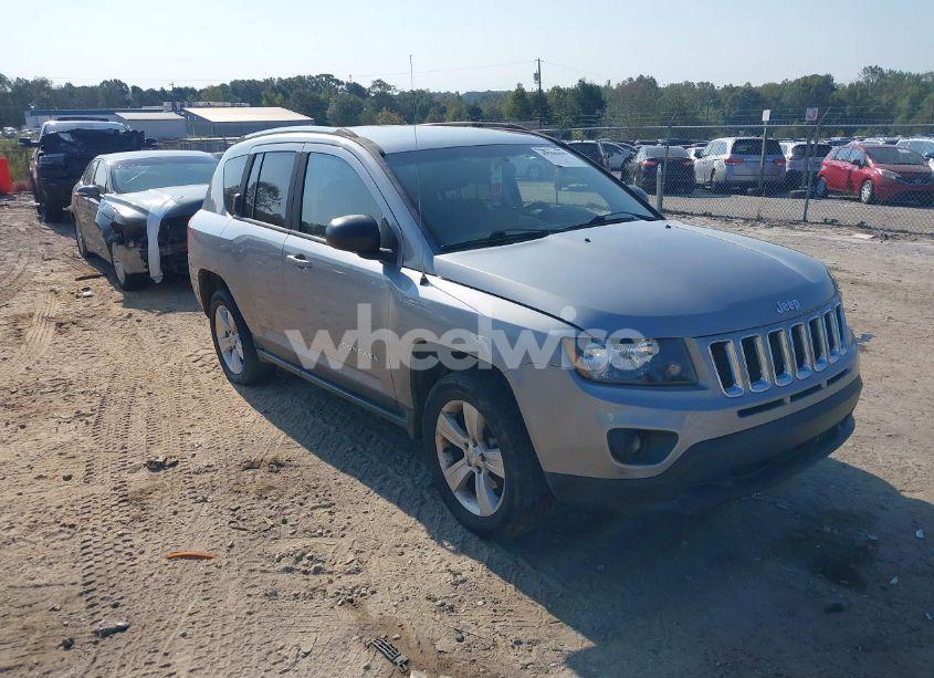 2015 Jeep Compass SPORT (VIN 1C4NJCBB5FD110725) main photo