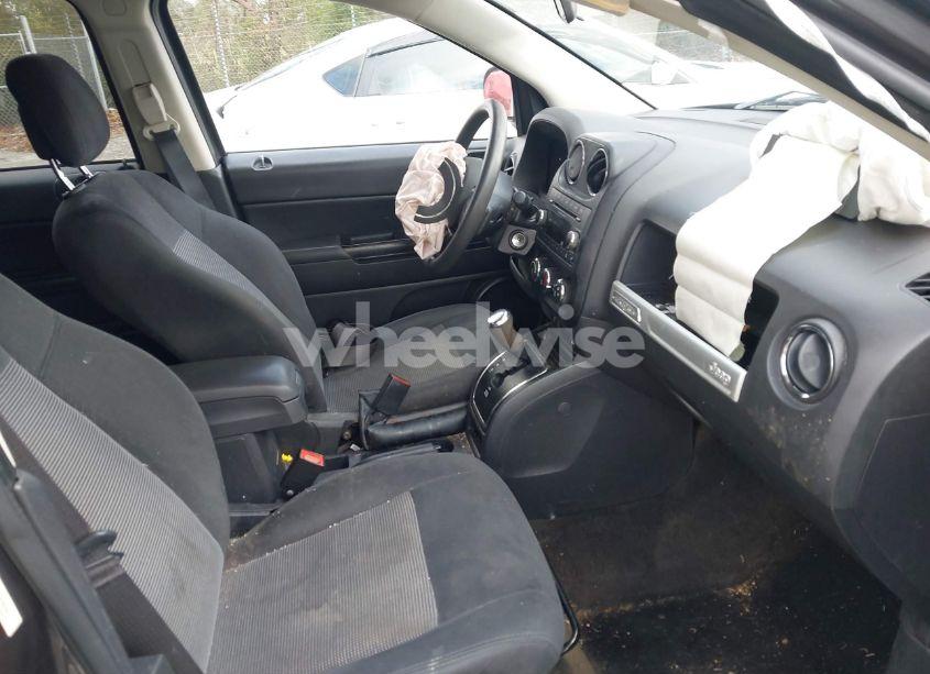 Photo 5 of 2015 Jeep Compass SPORT (VIN 1C4NJCBB5FD362054)