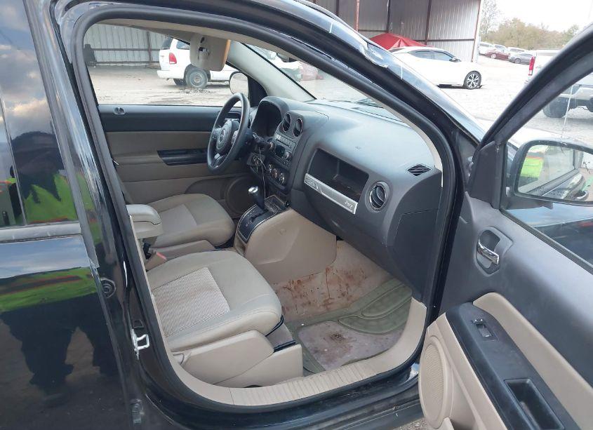 Photo 5 of 2014 Jeep Compass SPORT (VIN 1C4NJCBB6ED819419)