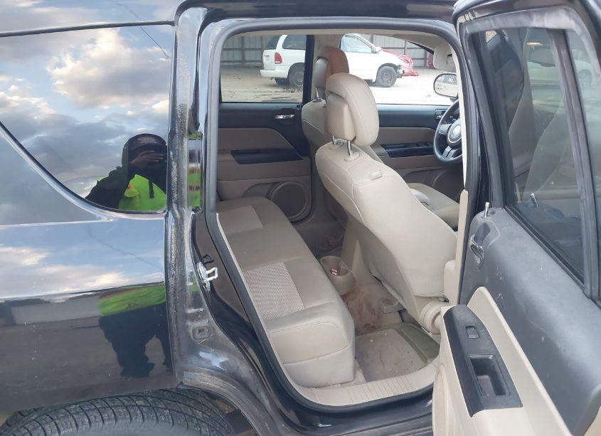 Photo 8 of 2014 Jeep Compass SPORT (VIN 1C4NJCBB6ED819419)