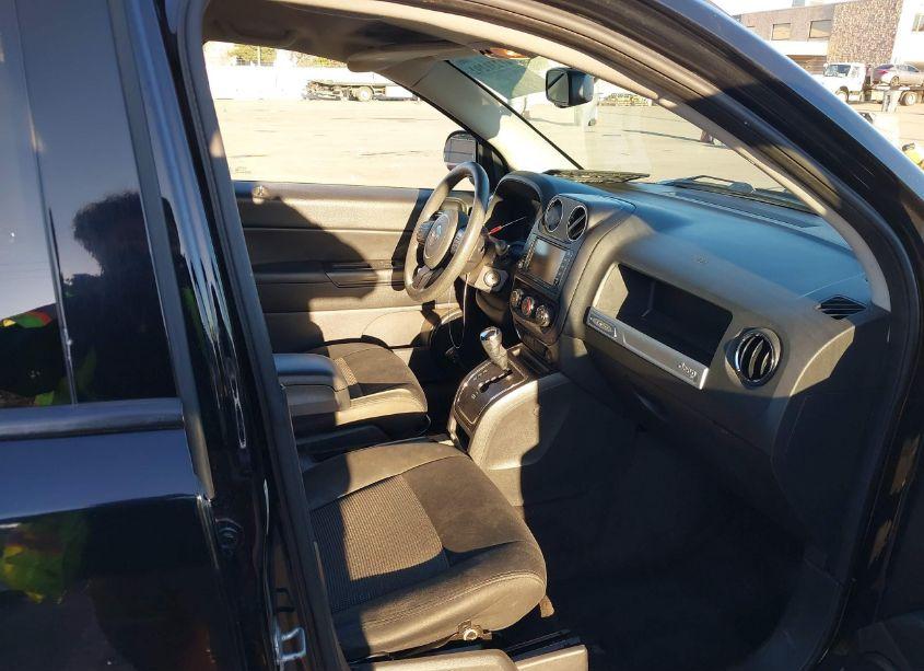 Photo 5 of 2014 Jeep Compass SPORT (VIN 1C4NJCBB7ED819090)