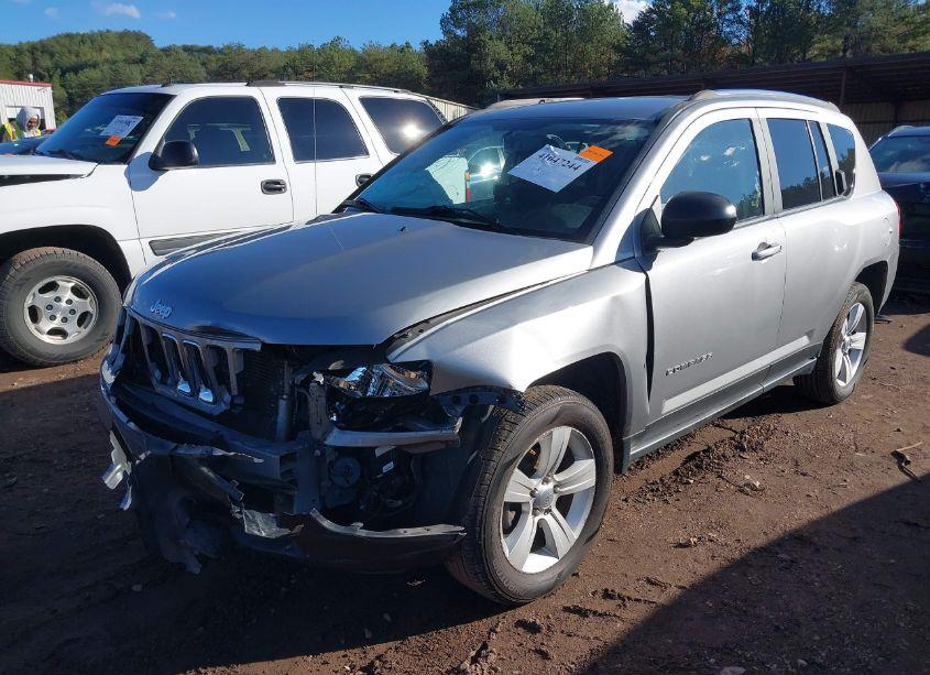Photo 2 of 2014 Jeep Compass SPORT (VIN 1C4NJCBB9ED754551)