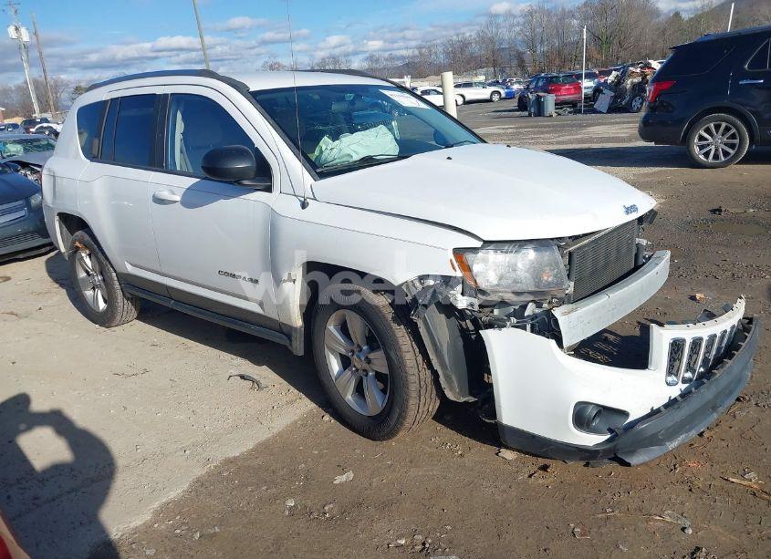 2014 Jeep Compass SPORT (VIN 1C4NJCBB9ED869814) main photo