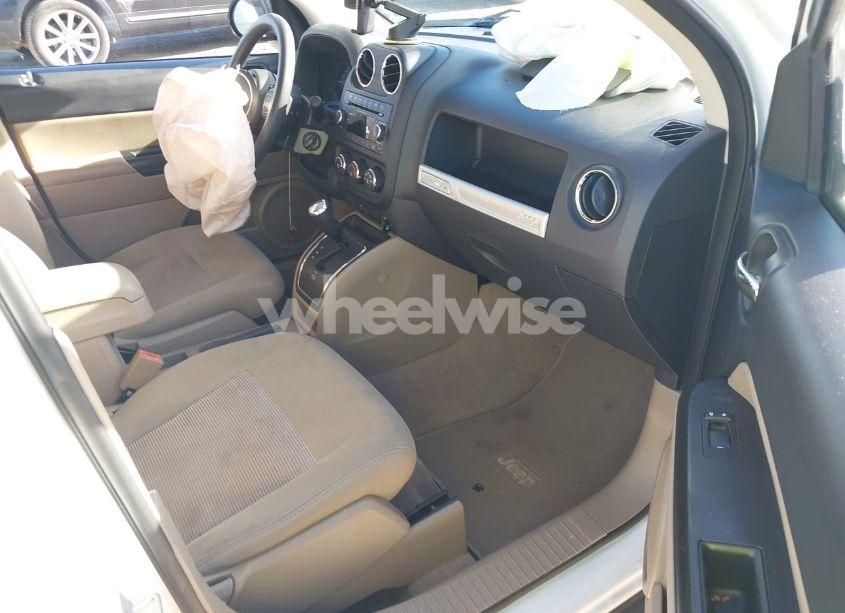 Photo 5 of 2014 Jeep Compass SPORT (VIN 1C4NJCBB9ED869814)