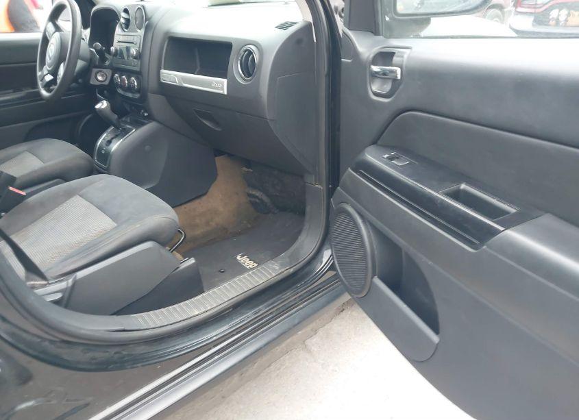 Photo 5 of 2016 Jeep Compass SPORT (VIN 1C4NJCBB9GD765052)