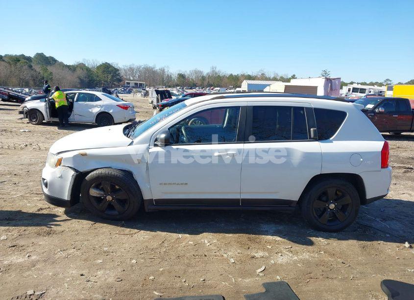 Photo 14 of 2014 Jeep Compass SPORT (VIN 1C4NJCBBXED794203)