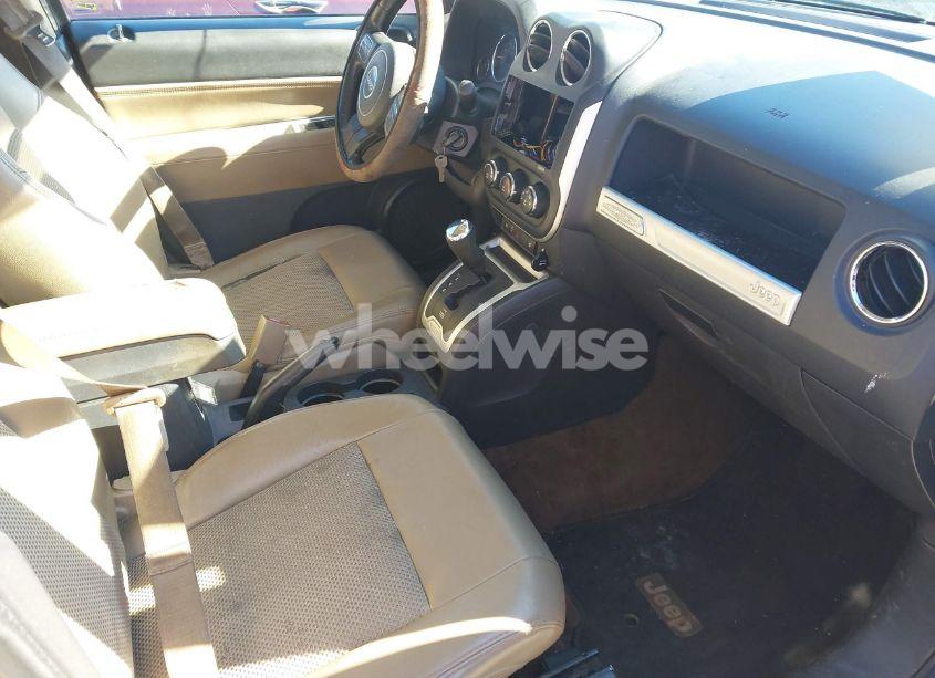 Photo 5 of 2014 Jeep Compass LATITUDE (VIN 1C4NJCEA0ED522701)