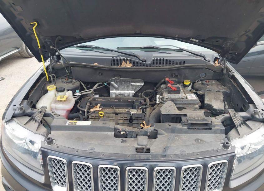 Photo 10 of 2014 Jeep Compass HIGH ALTITUDE (VIN 1C4NJCEA1ED818682)