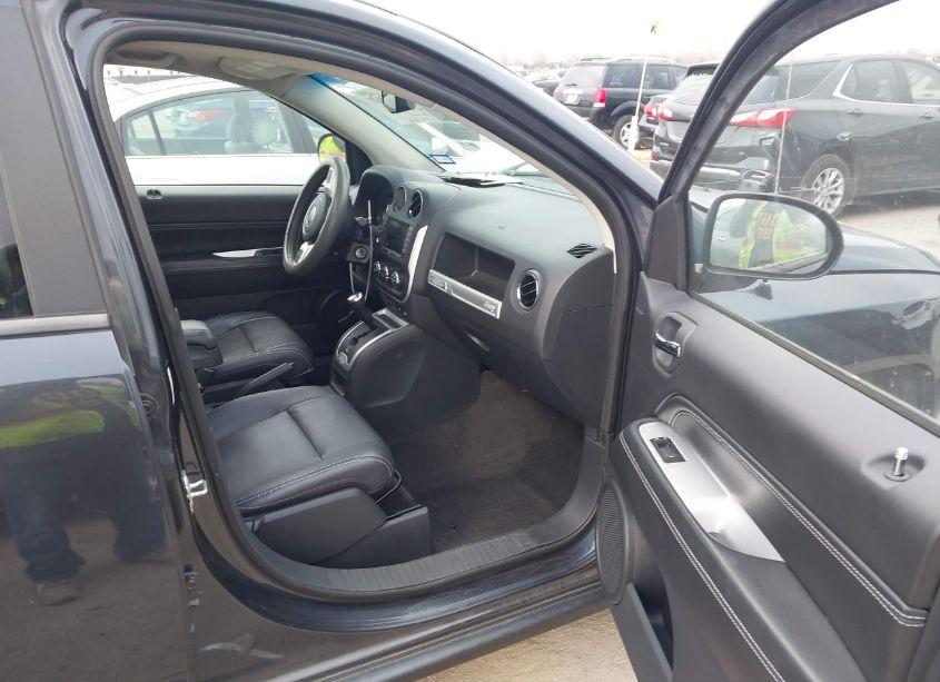 Photo 5 of 2014 Jeep Compass HIGH ALTITUDE (VIN 1C4NJCEA1ED818682)