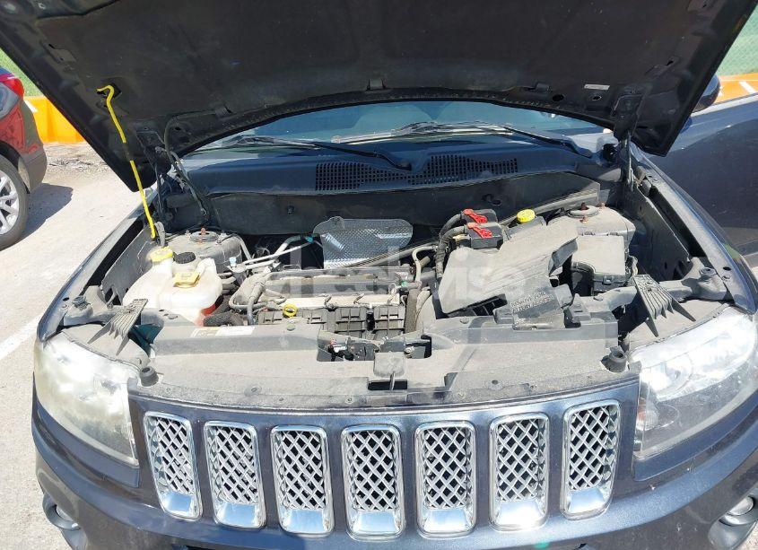 Photo 10 of 2014 Jeep Compass LATITUDE (VIN 1C4NJCEA2ED643388)